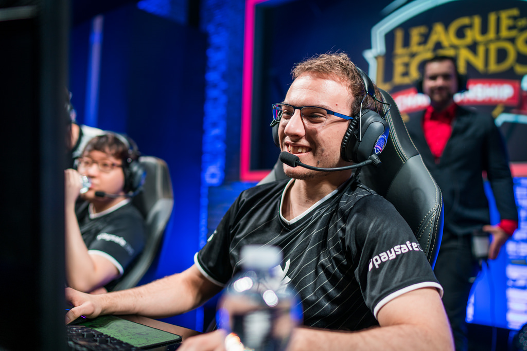 SHR碾压G2,Perkz团战一打五激烈交锋淘汰赛,点燃全场激情的简单介绍 SHR碾压G2,Perkz团战一打五激烈交锋淘汰赛,点燃全场激情的简单介绍