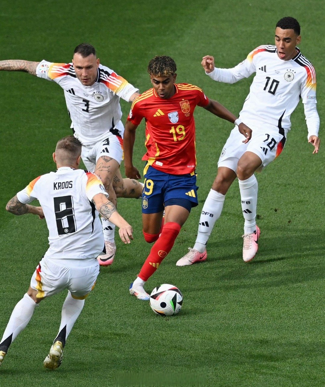 罗马队在德国足球联赛中蓬勃发展，跻身前列的简单介绍