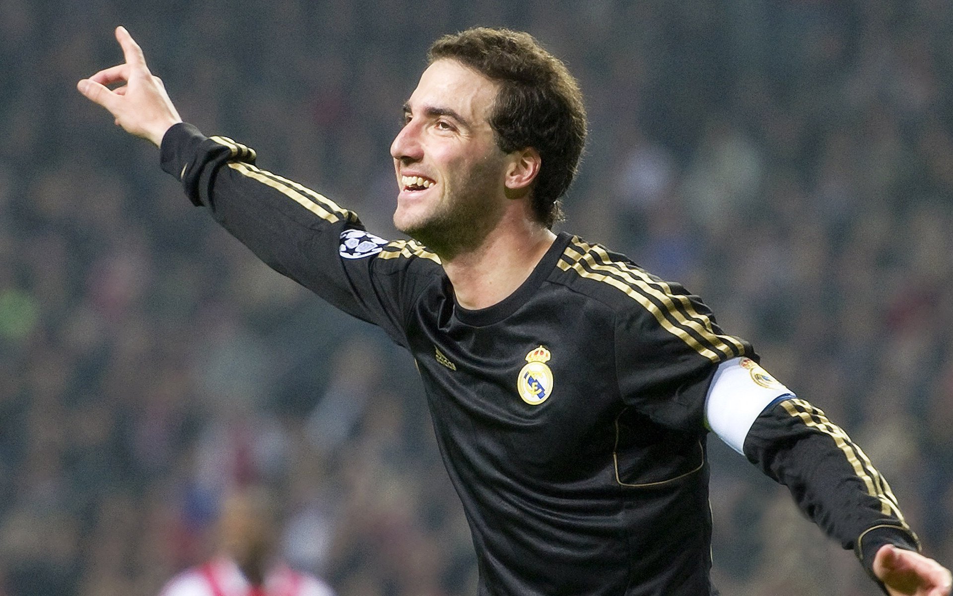 深圳队压制湖人，贝恩成为关键先生