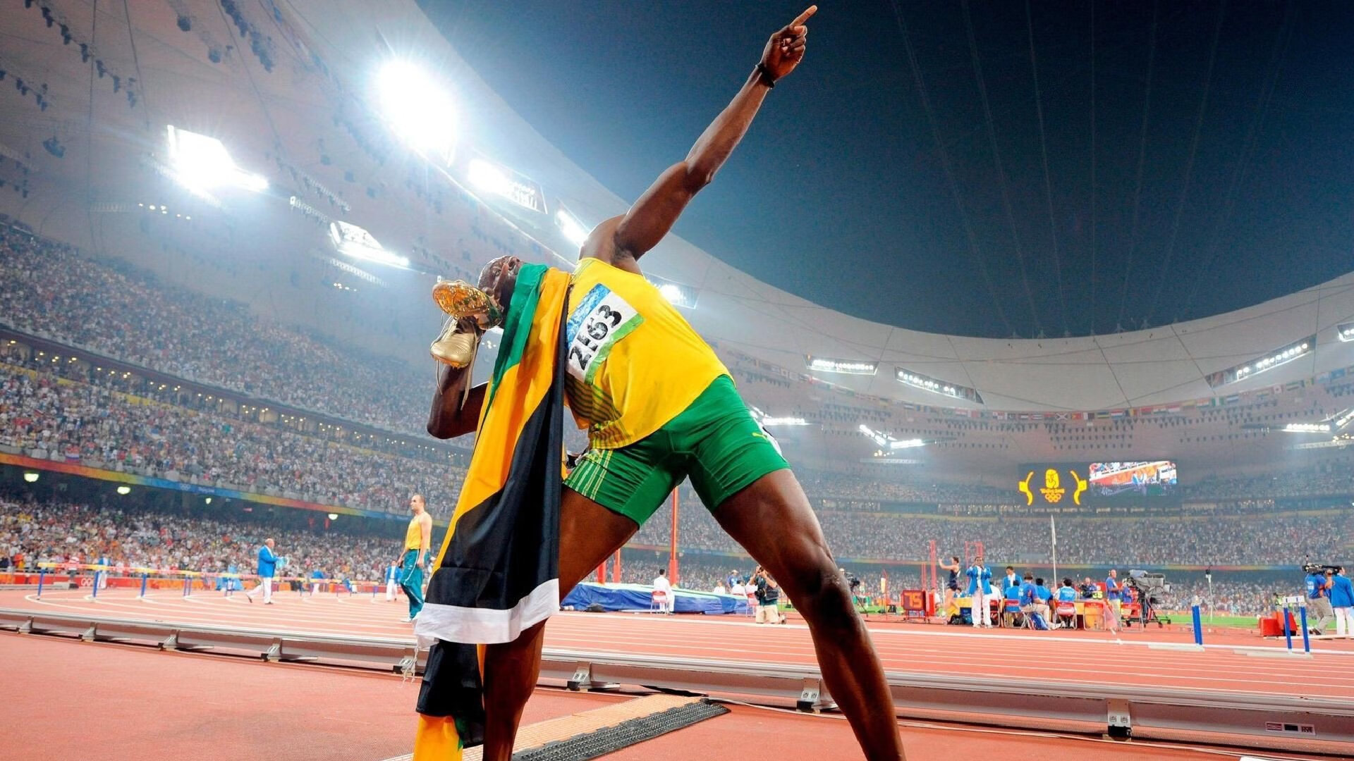 赛道上的血色反击,塞恩斯关键制胜,法拉利绝杀红牛王朝